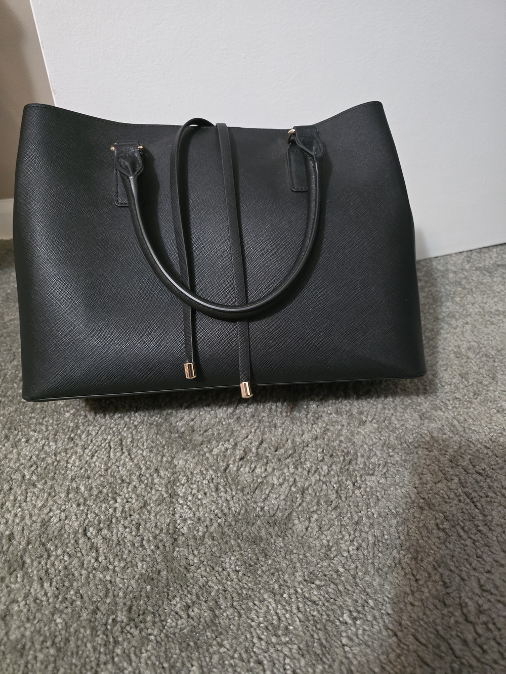 Aldo Aquafynaax Classic Black Tote Shoulder Purse with Red Interior - Picture 8 of 9